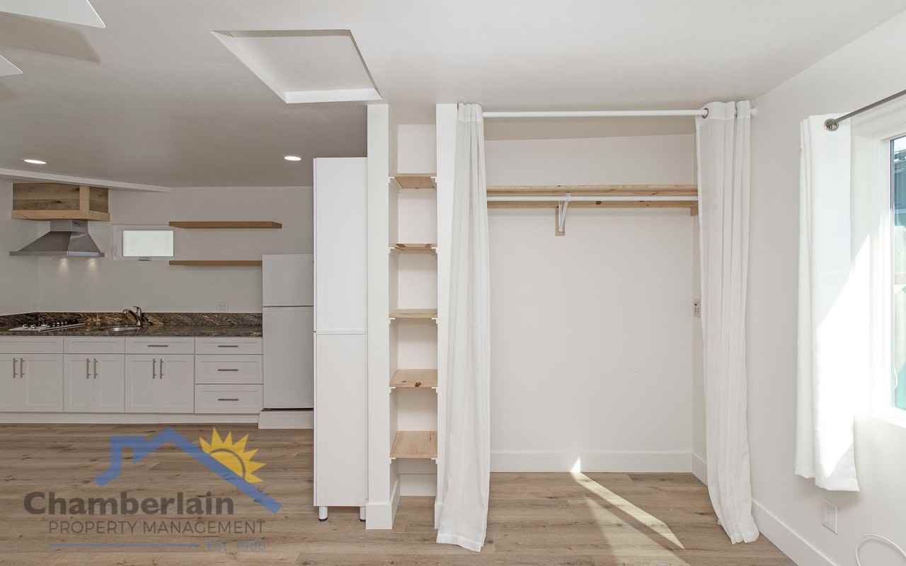 1515 Higgins St #2 - Photo 6 of 15