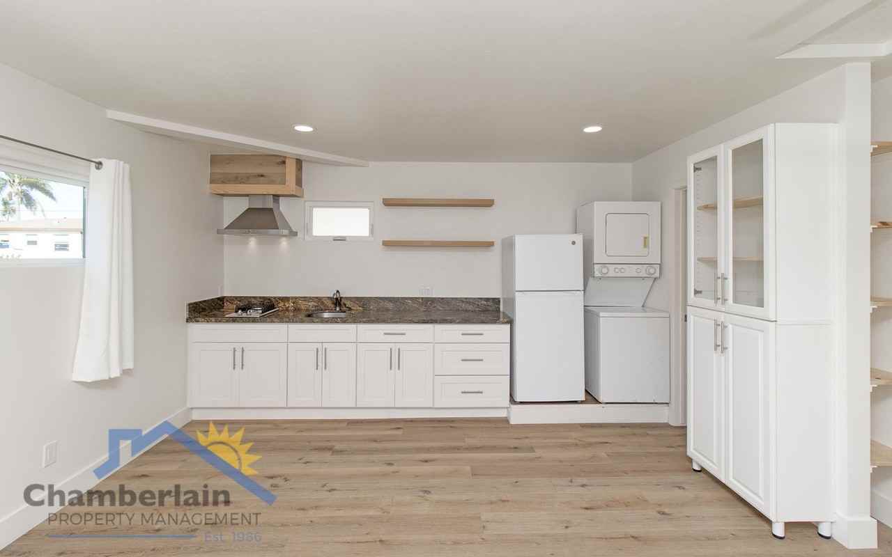 1515 Higgins St #2 - Photo 7 of 15