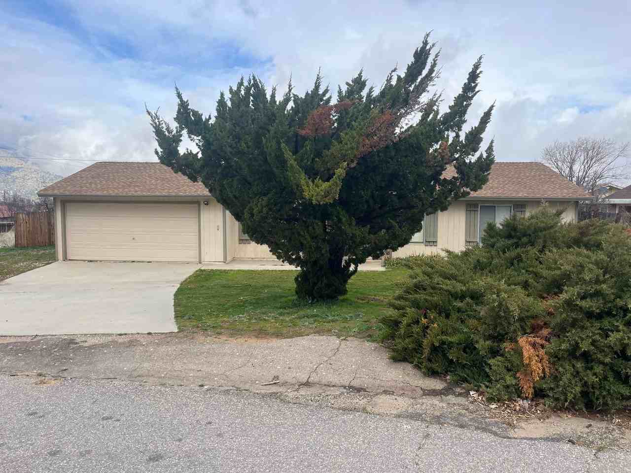 20411 Steeple Ct - Photo 2 of 12