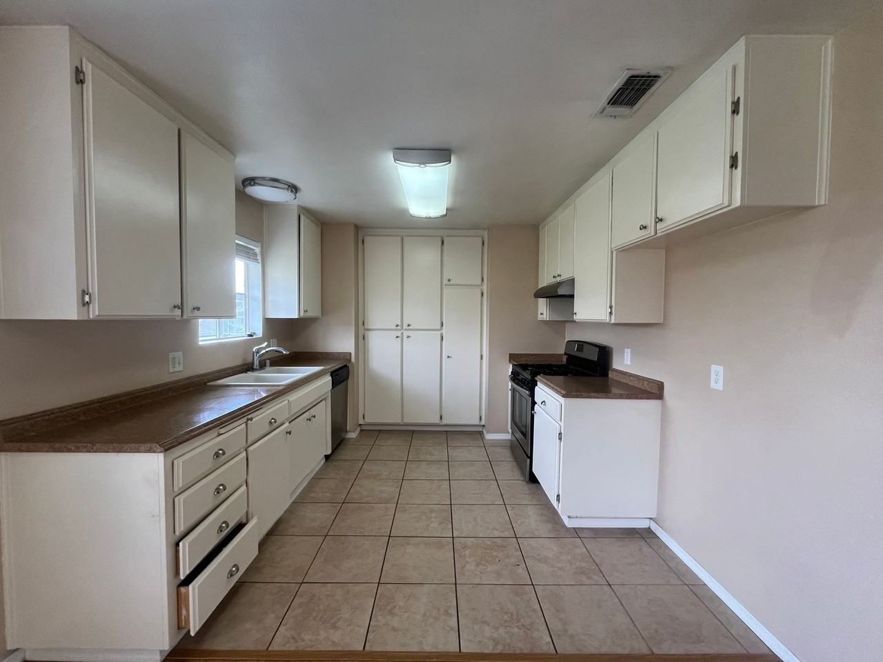 20411 Steeple Ct - Photo 4 of 12