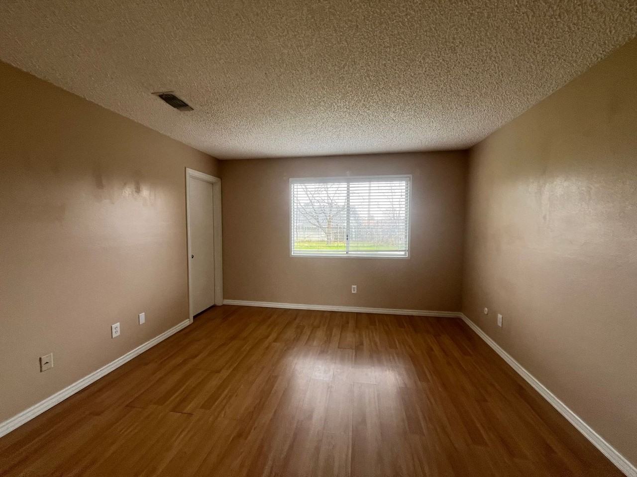 20411 Steeple Ct - Photo 5 of 12