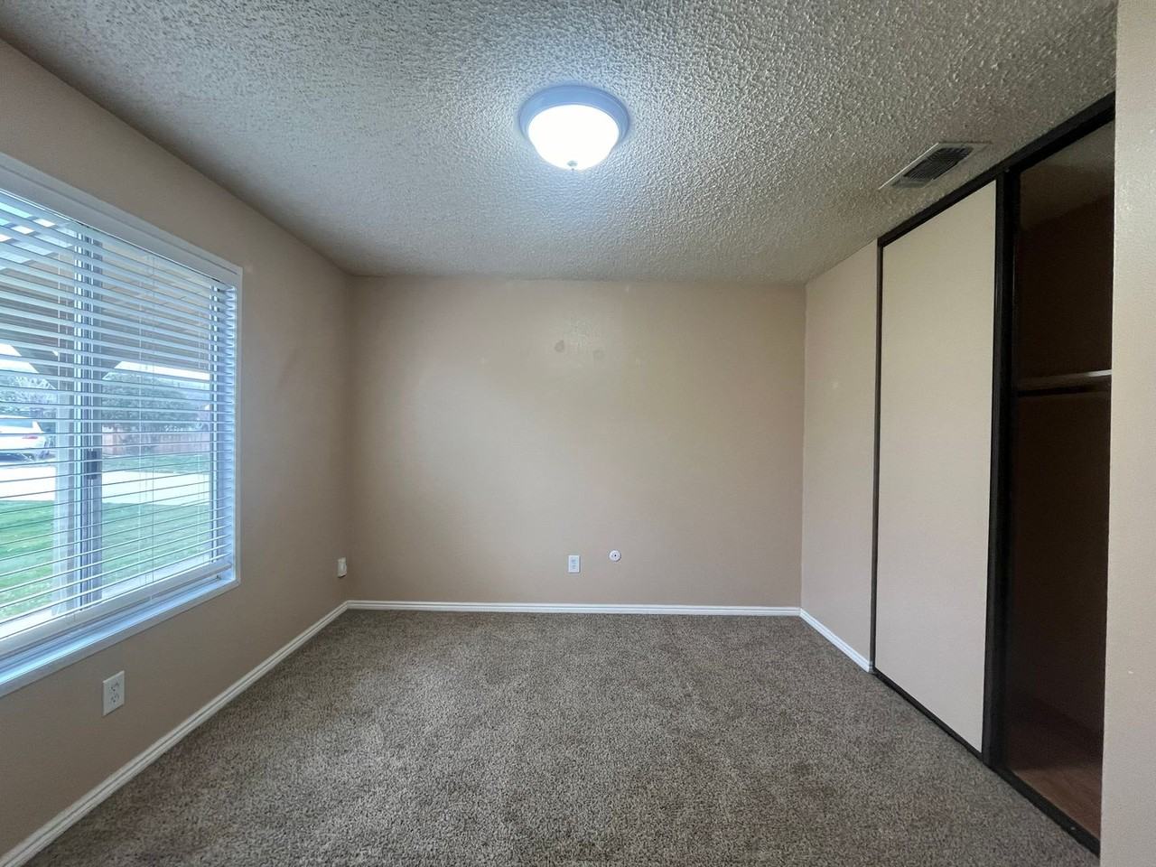 20411 Steeple Ct - Photo 7 of 12