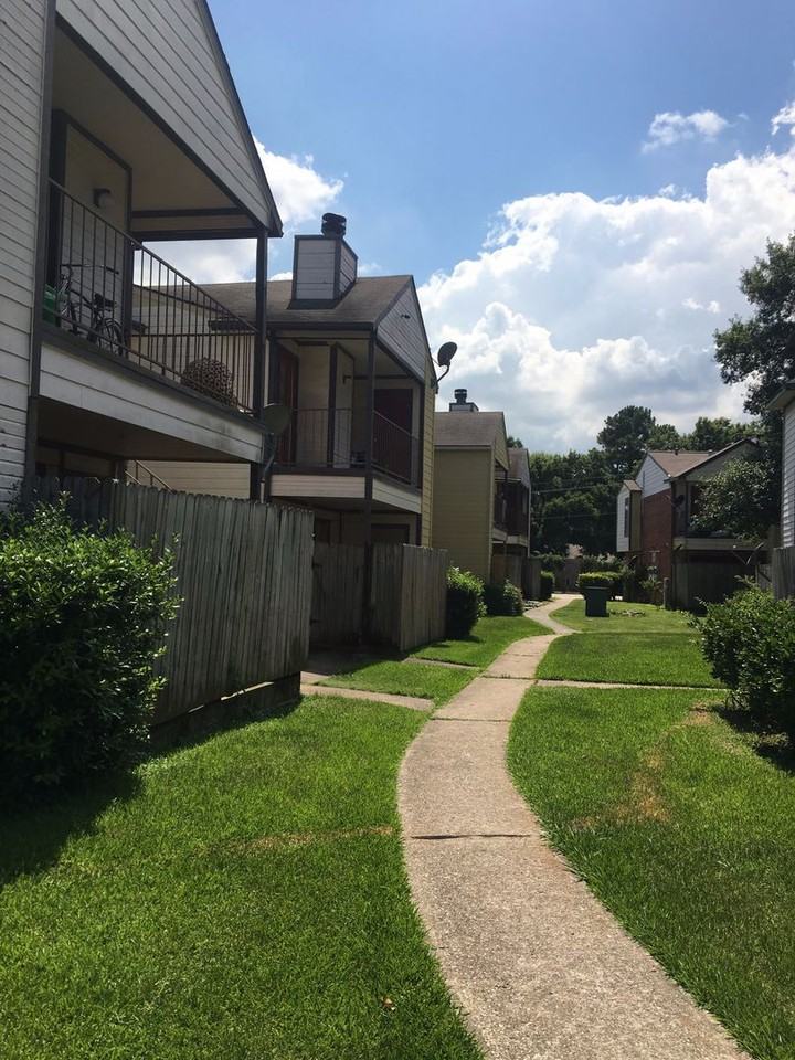 13480 S Thorntree Dr #303 - Photo 2 of 12