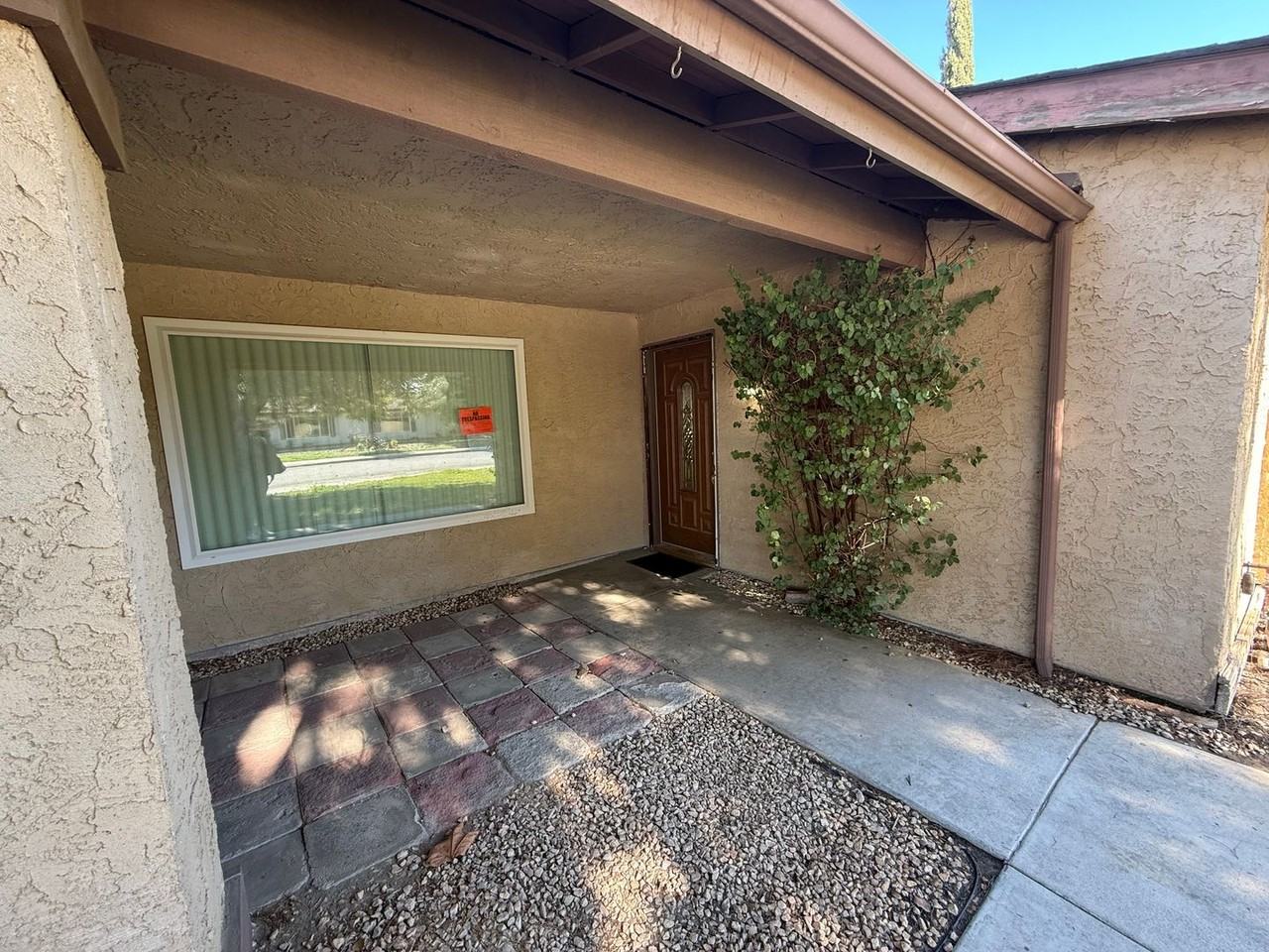 757 E Peach St - Photo 5 of 15