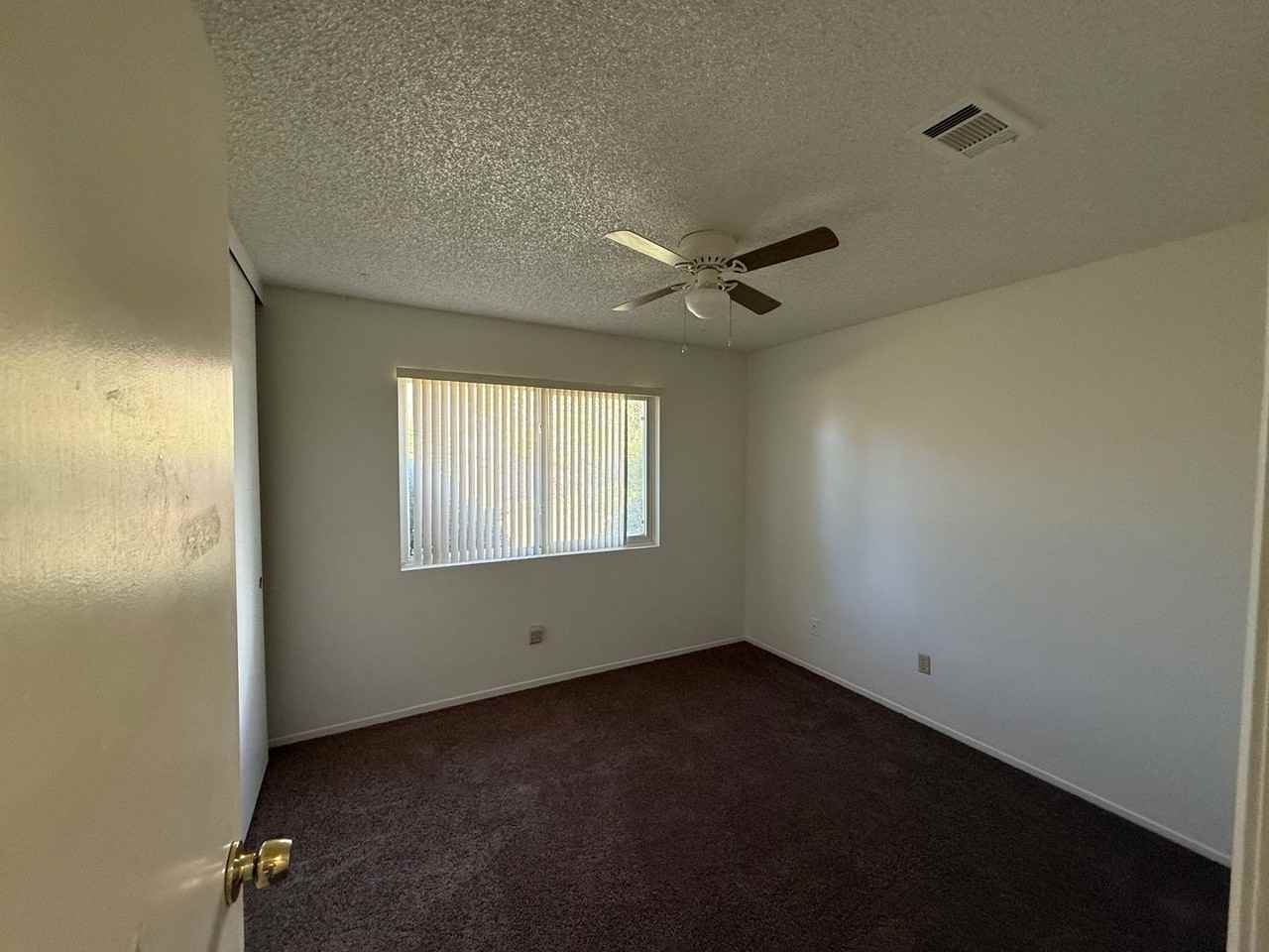 757 E Peach St - Photo 7 of 15