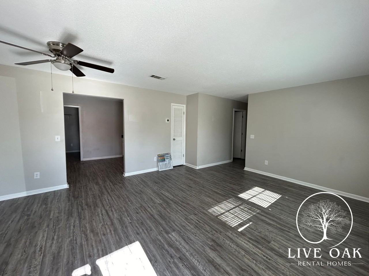 215 Pointe South Dr - Photo 2 of 11