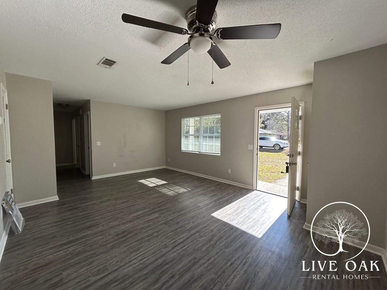 215 Pointe South Dr - Photo 3 of 11