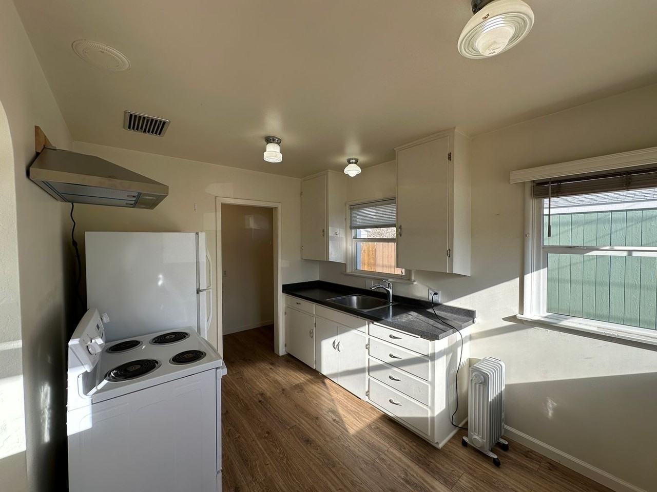 439 Willow St - Photo 2 of 12