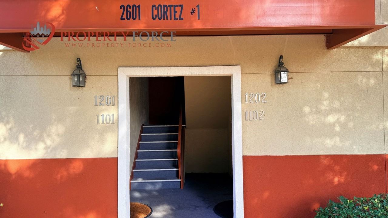 2601 Cortez Dr - Photo 3 of 42