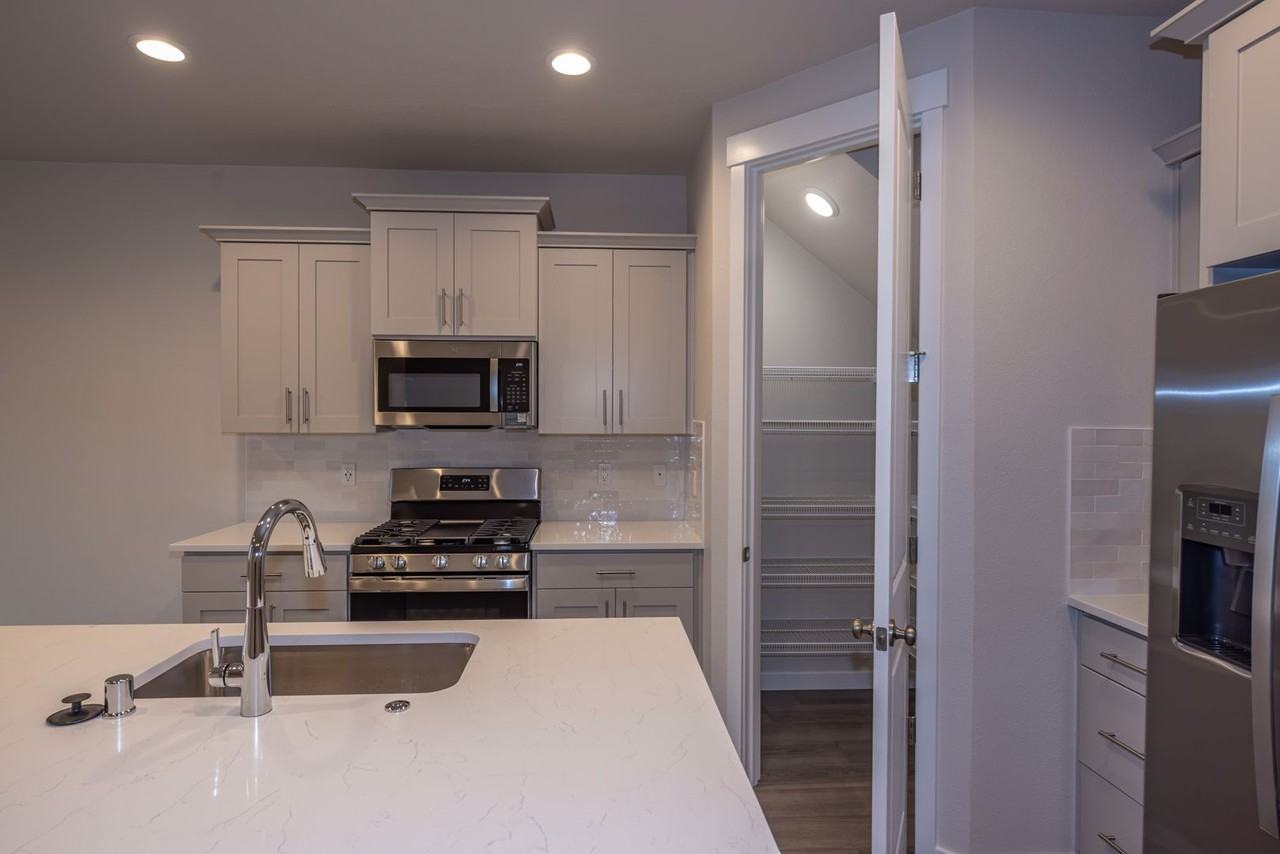 18503 Ne 44th Ave - Photo 6 of 20