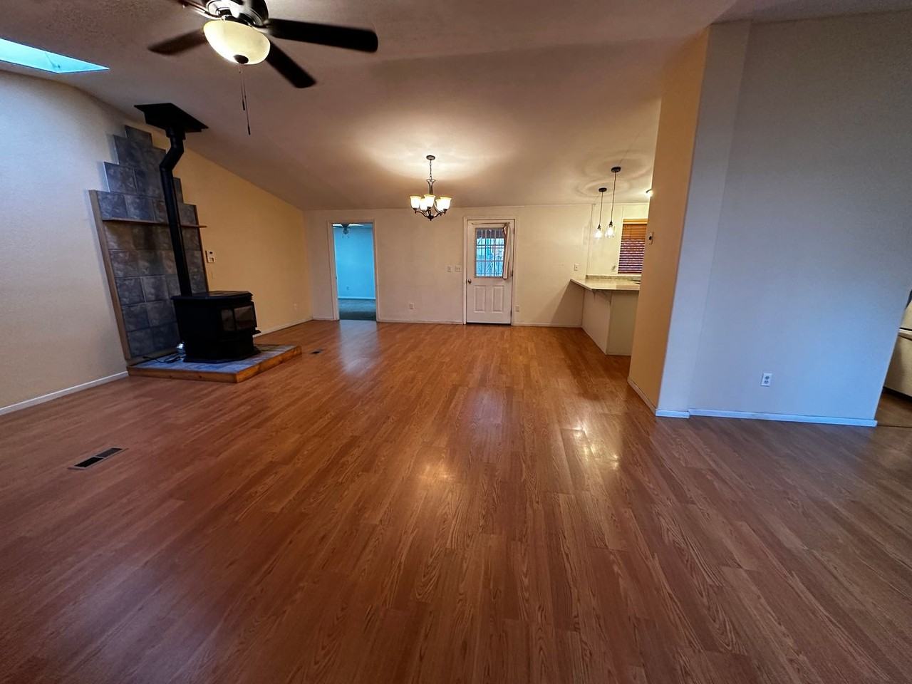 725 N Barlow Ln - Photo 2 of 21