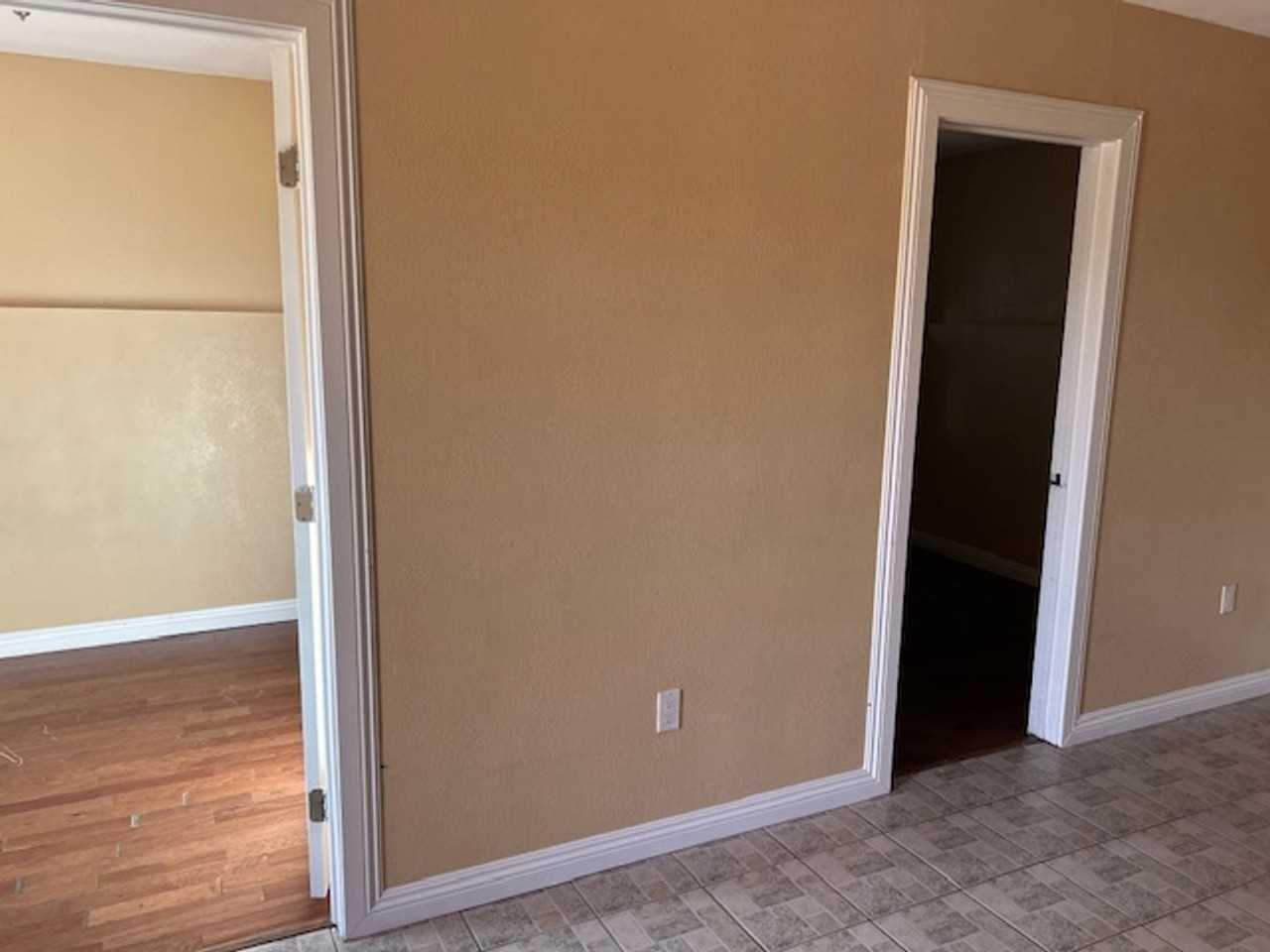 283 S 39th St - Photo 2 of 4