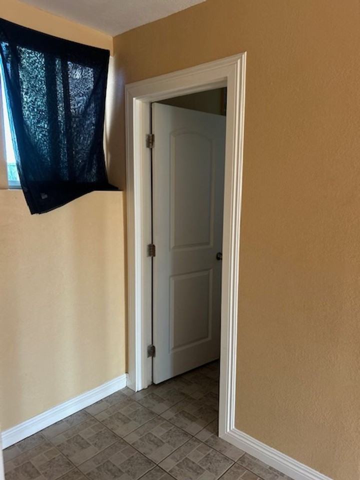 283 S 39th St - Photo 3 of 4