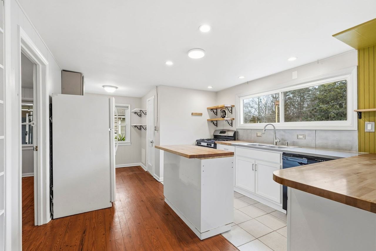 604 W Main St - Photo 2 of 18