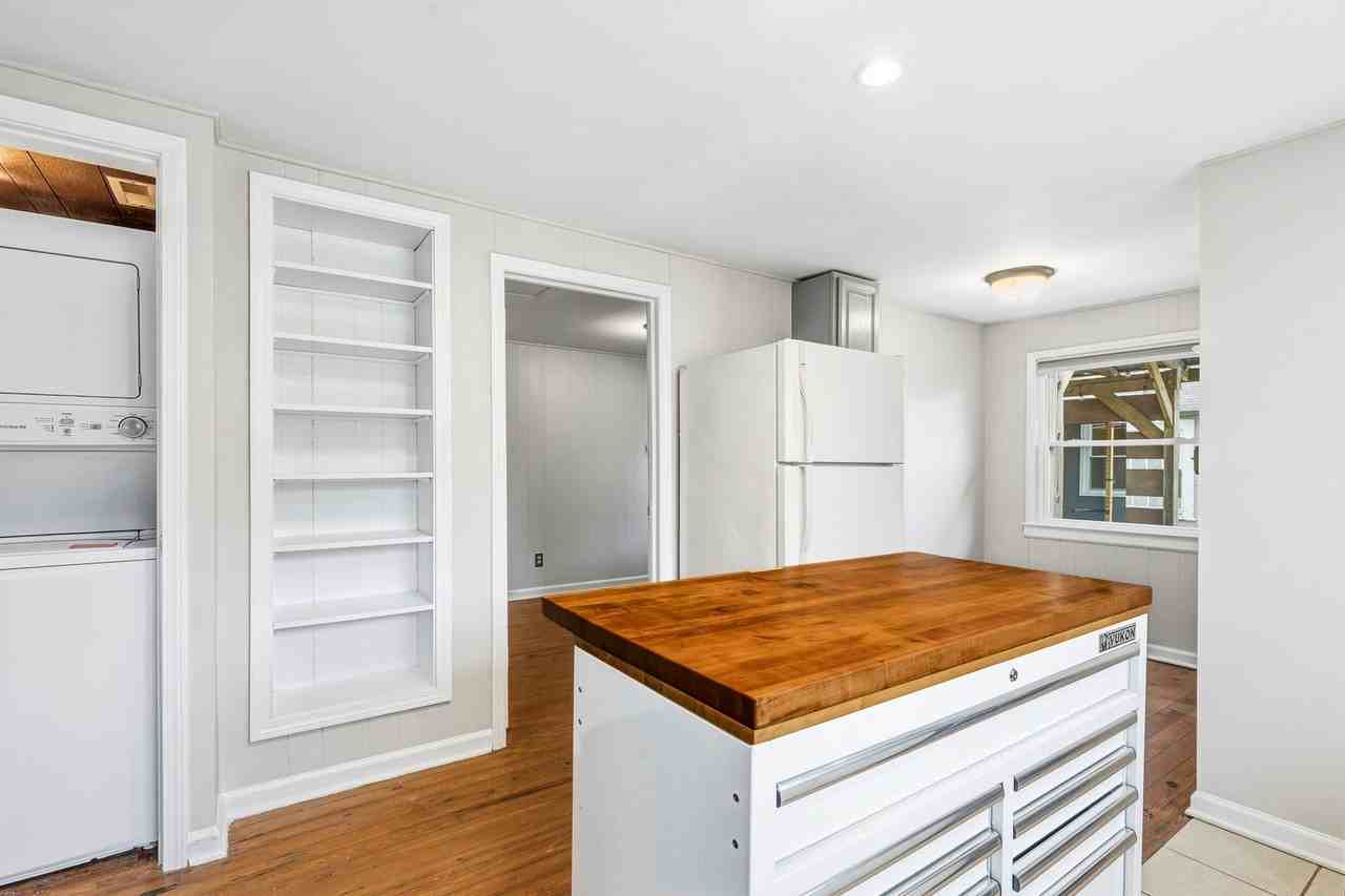 604 W Main St - Photo 4 of 18