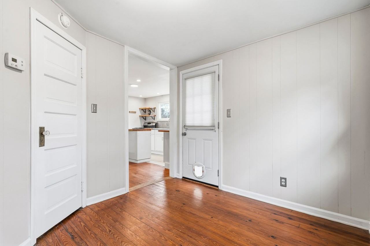 604 W Main St - Photo 5 of 18