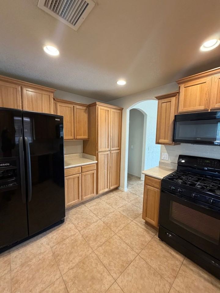 4662 Redwood St - Photo 7 of 29