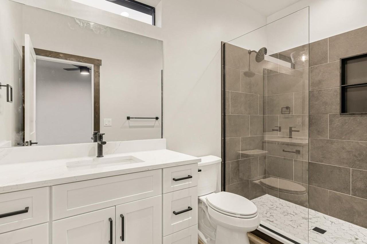 288 E 5th S - Photo 6 of 36