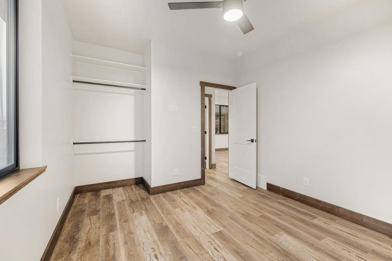 288 E 5th S - Photo 7 of 36