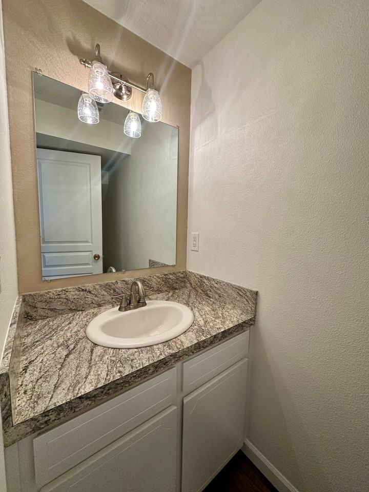 6914 Wheatland Ln Ne - Photo 5 of 12