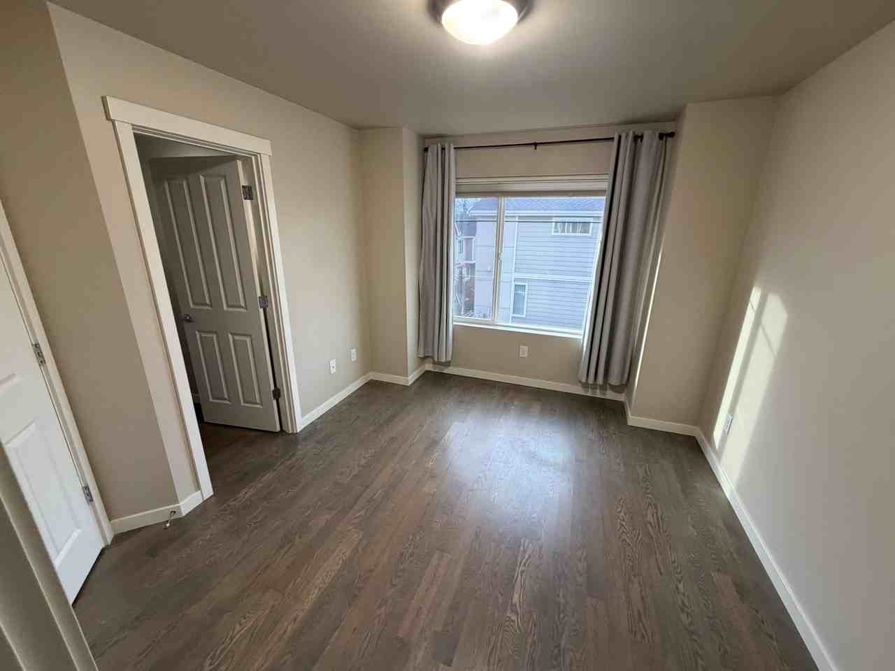 329 Anacortes Pl Ne - Photo 6 of 17