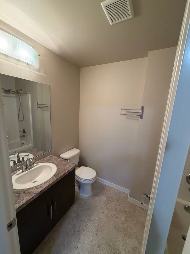 329 Anacortes Pl Ne - Photo 7 of 17