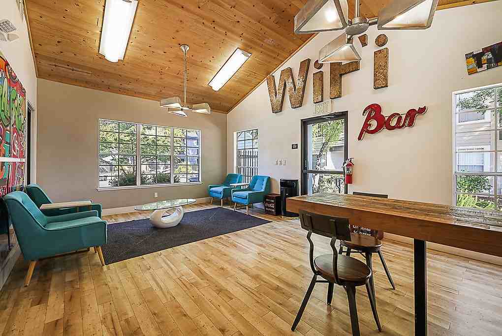 Bristol Commons - Photo 4 of 44