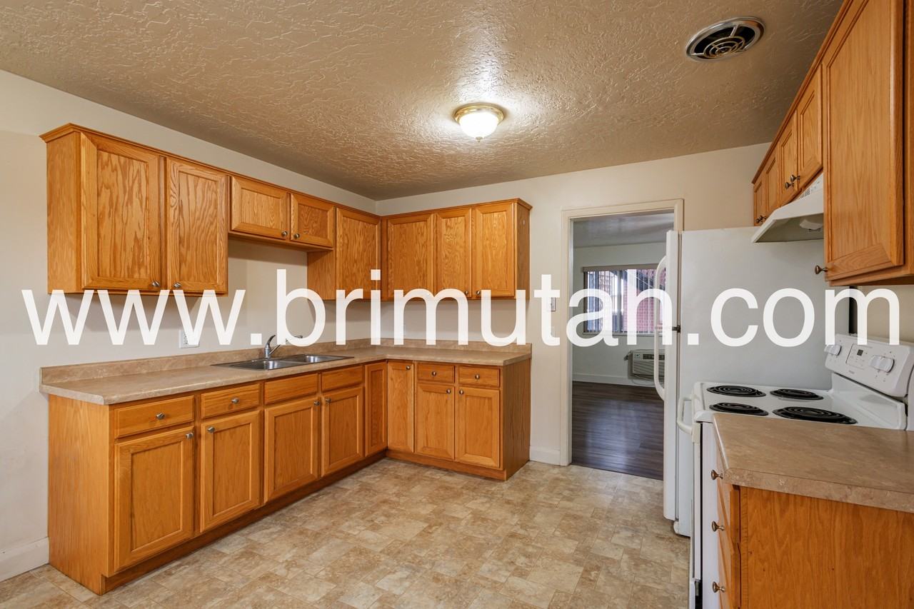 2241 E. Laney Ave. - Photo 2 of 25