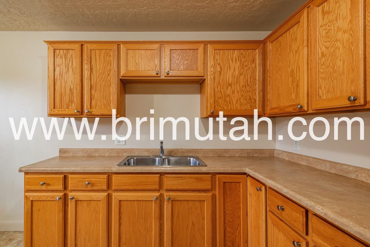 2241 E. Laney Ave. - Photo 3 of 25