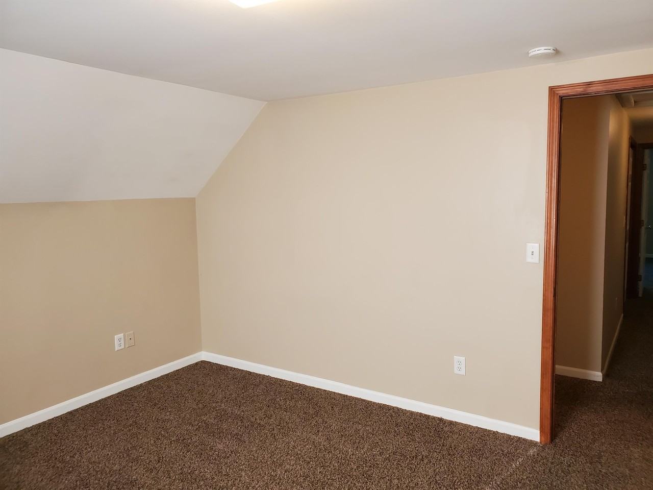 124 N. Summit St. - Photo 4 of 24