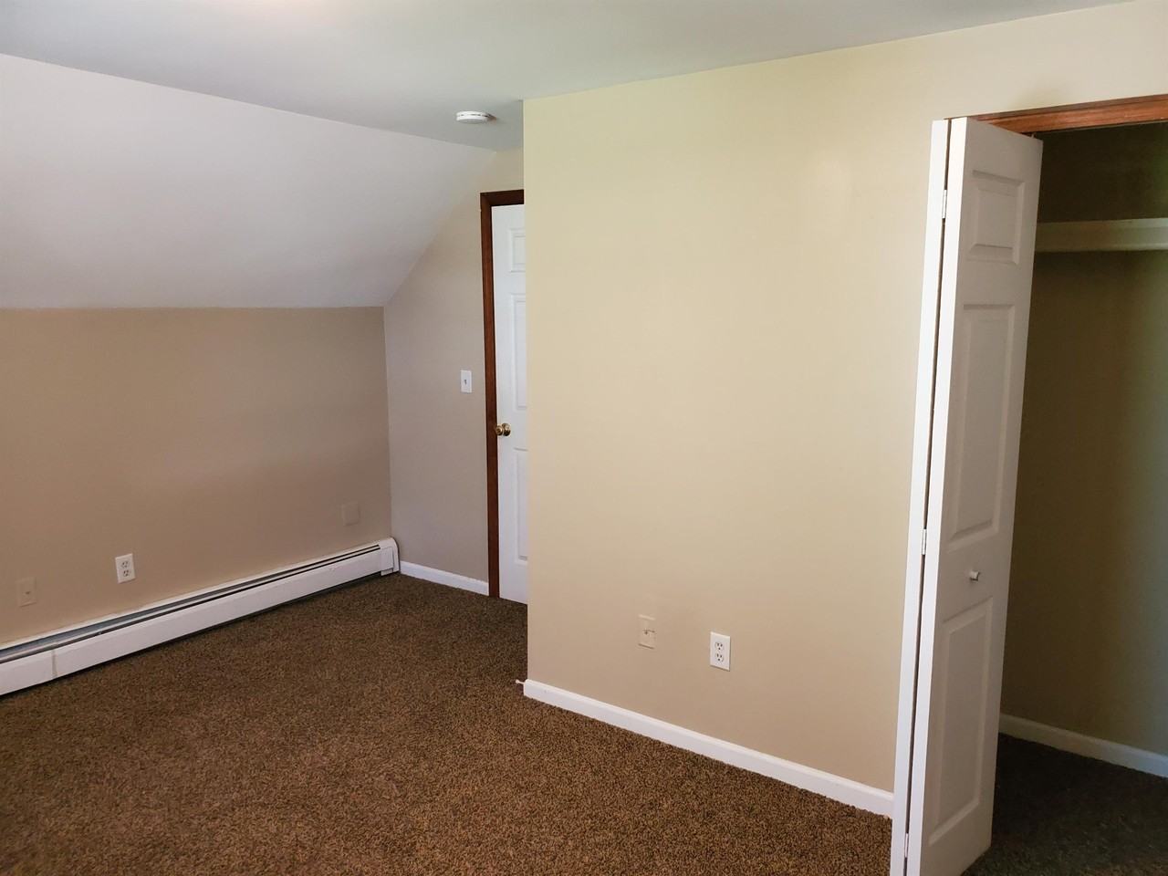 124 N. Summit St. - Photo 7 of 24