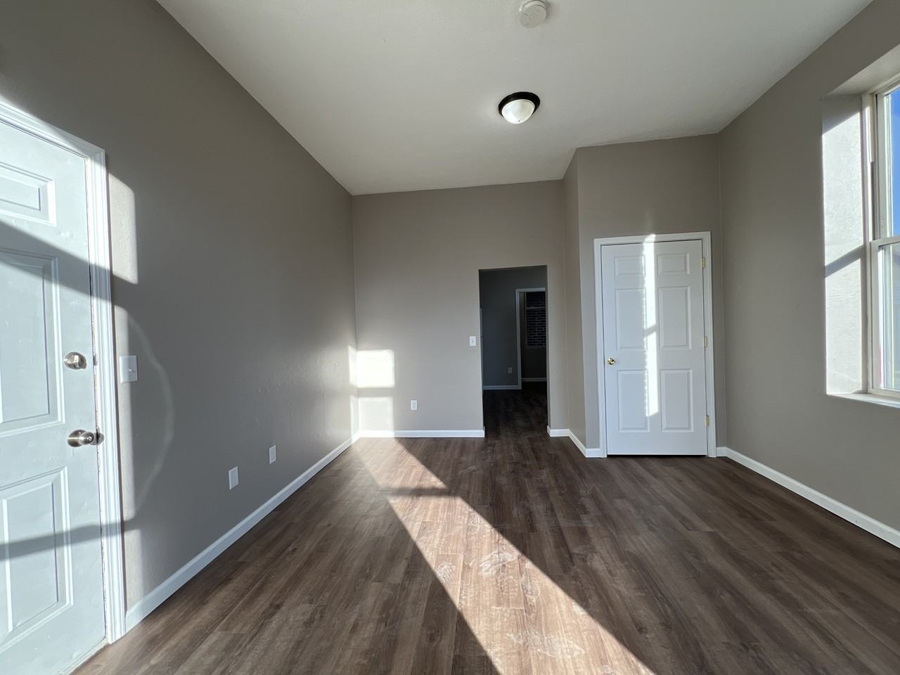 1404 Iowa Street - Photo 3 of 7