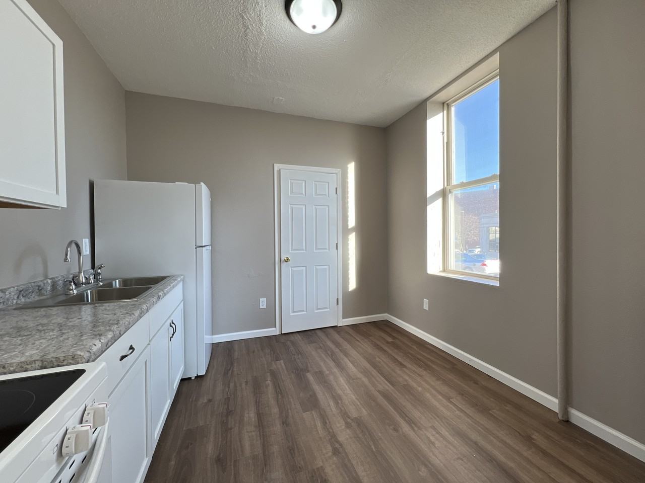 1404 Iowa Street - Photo 4 of 7