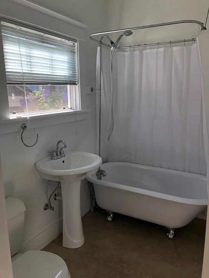 Osos 1341 - Photo 3 of 5