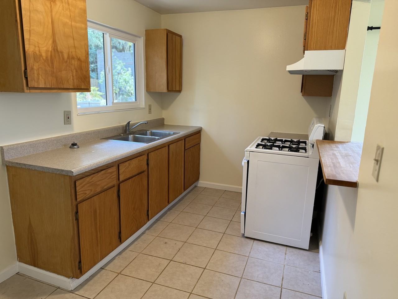 2735 Humboldt Ave Apt B #2735B - Photo 3 of 6