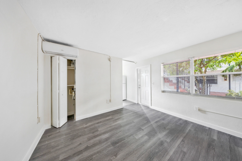 1341 Northwest 60th Street - Photo 4 of 7