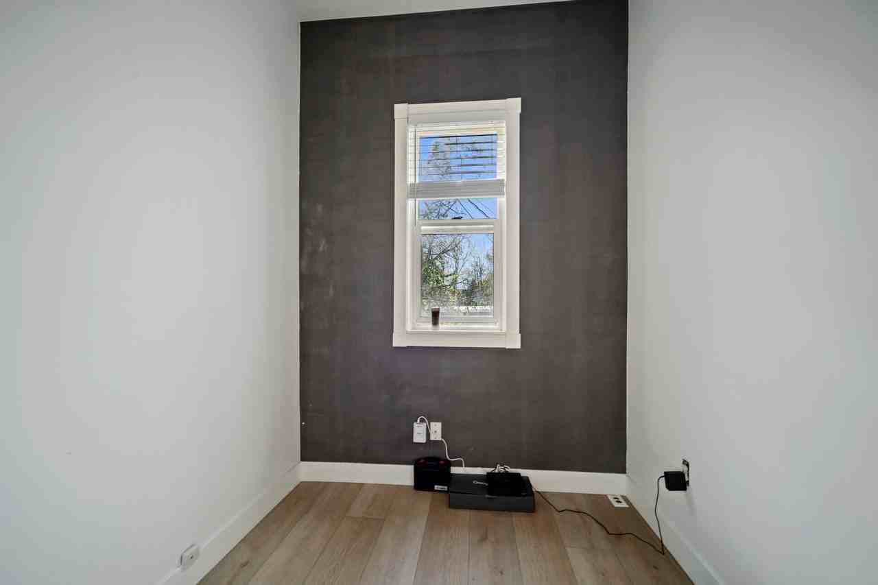 560 South 500 East - Photo 7 of 31