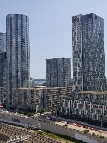 576 Front St W - Photo 2 of 15