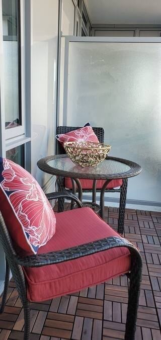 576 Front St W - Photo 4 of 15