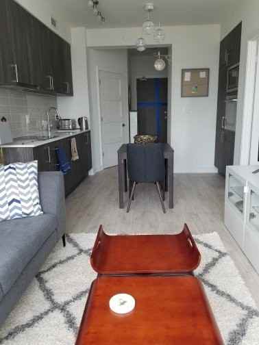 576 Front St W - Photo 6 of 15