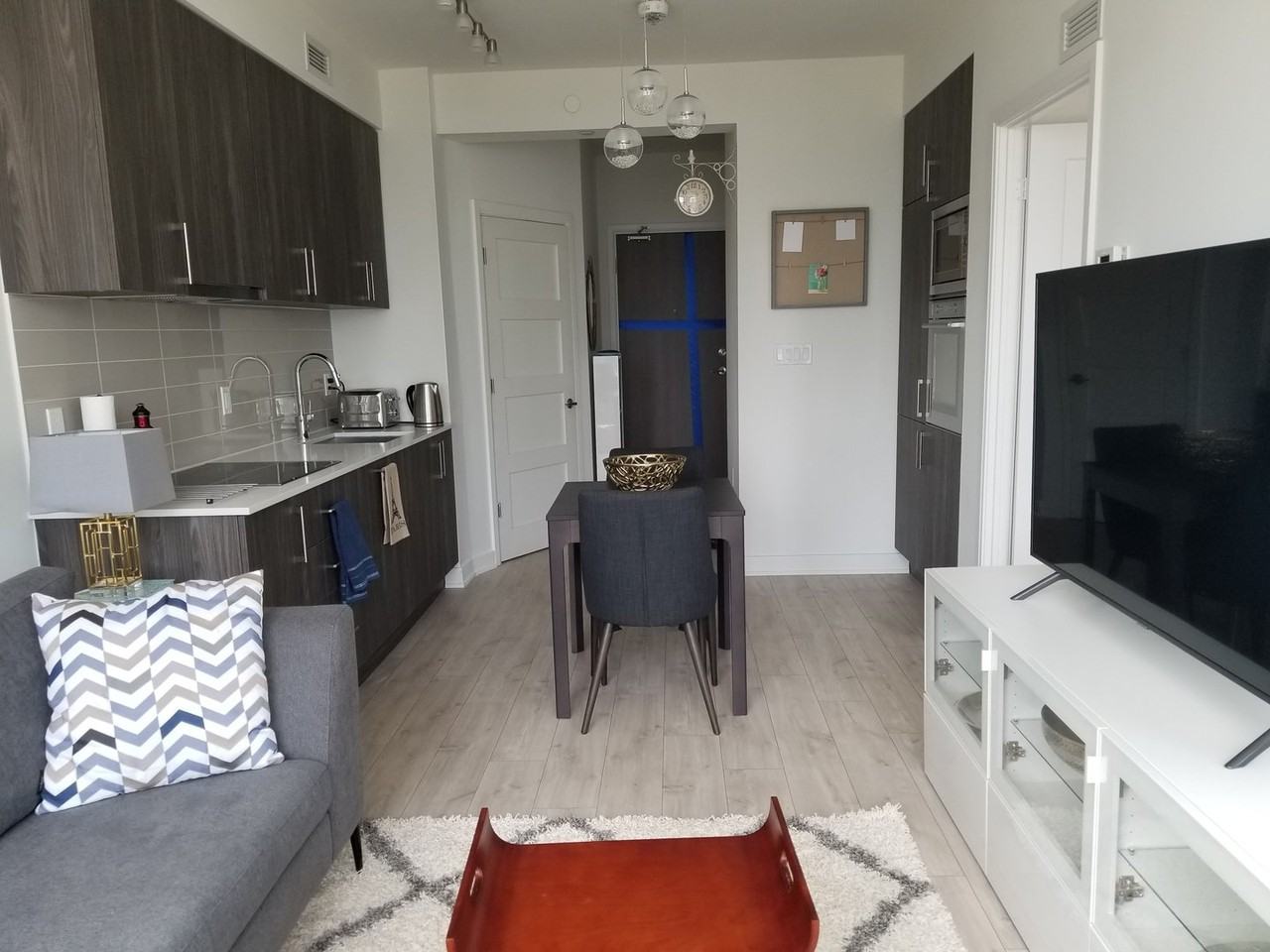 576 Front St W - Photo 7 of 15