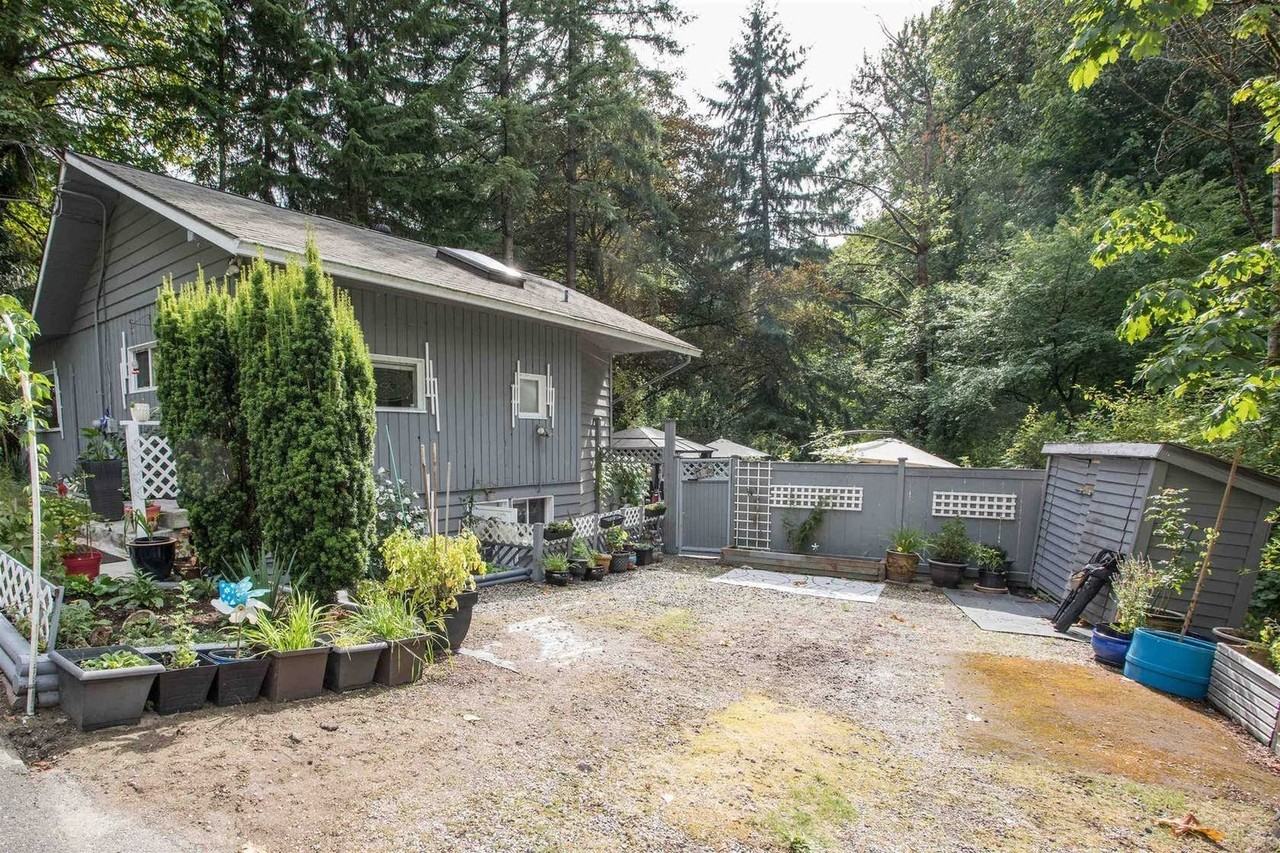 7281 Cariboo Dr - Photo 4 of 34