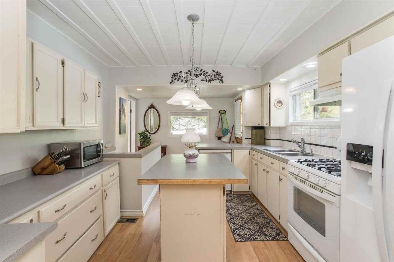 7281 Cariboo Dr - Photo 7 of 34