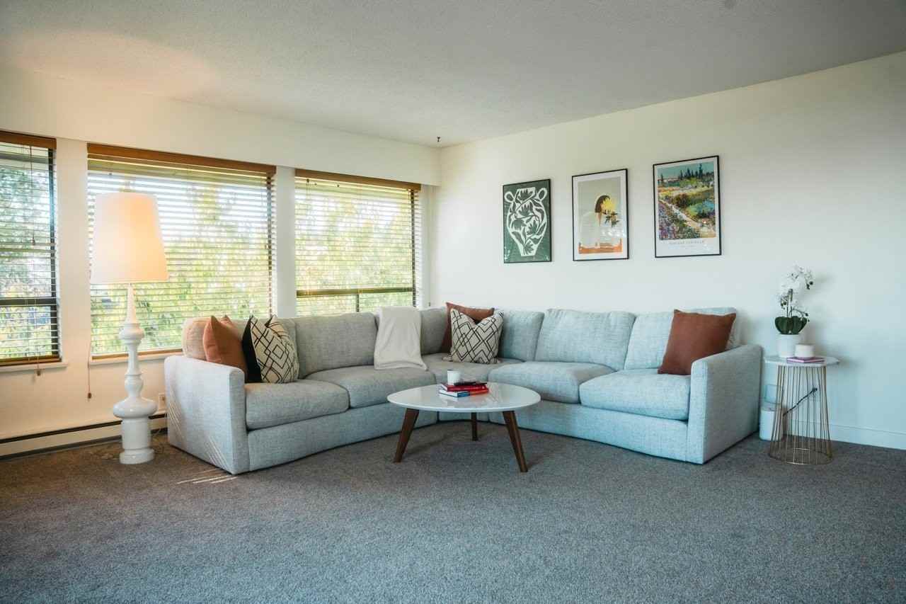 1341 Foster St - Photo 2 of 11