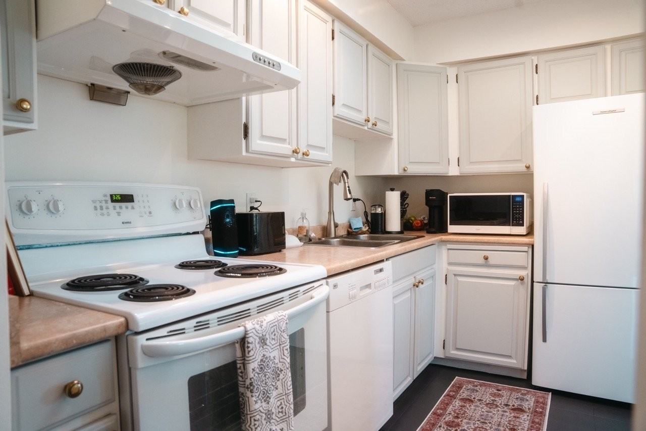 1341 Foster St - Photo 3 of 11