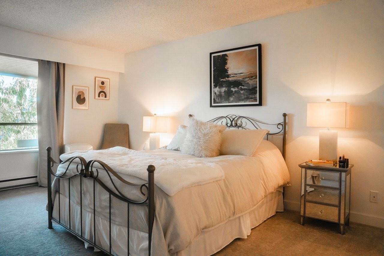 1341 Foster St - Photo 4 of 11