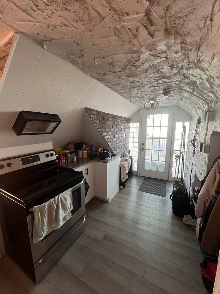 153 Masson St - Photo 7 of 21