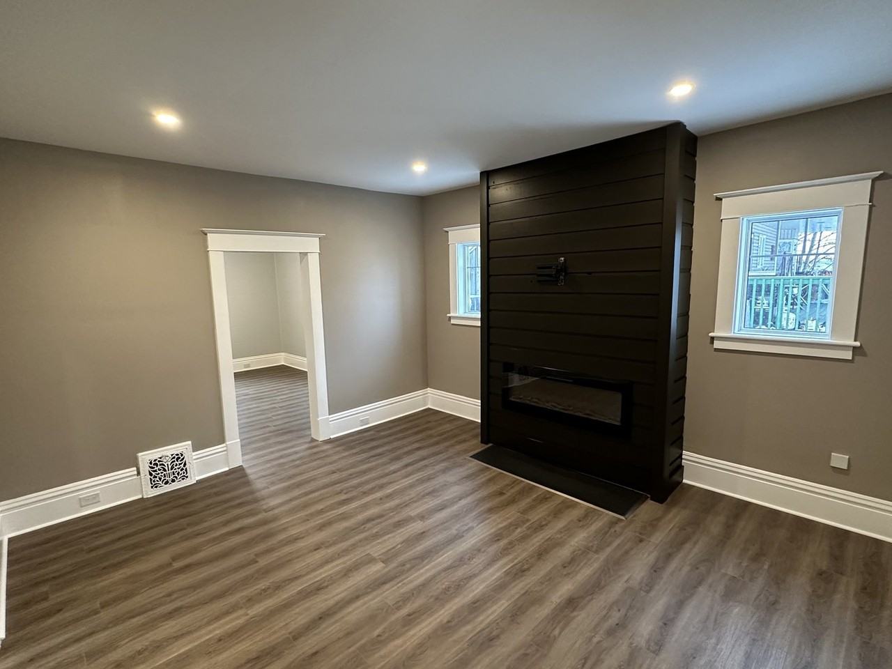 15 Lorne St S - Photo 2 of 12