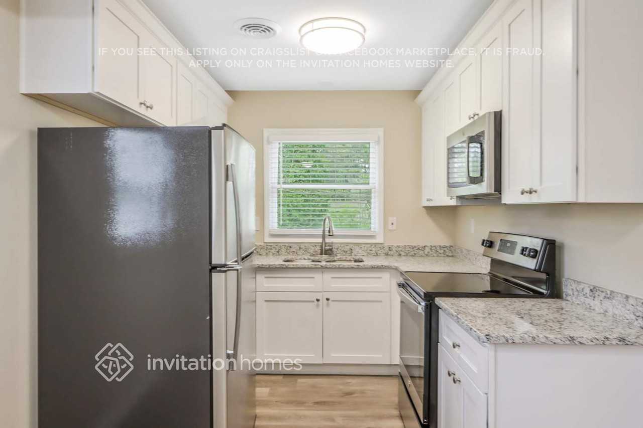 4116 Emerald Lake Dr - Photo 5 of 22