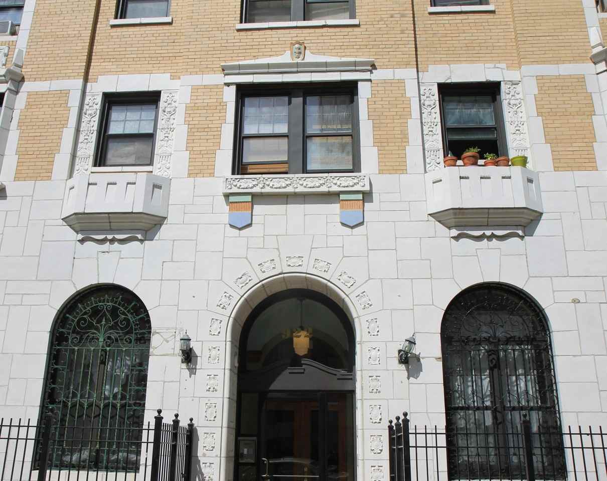 922 W. Eastwood - Photo 2 of 17